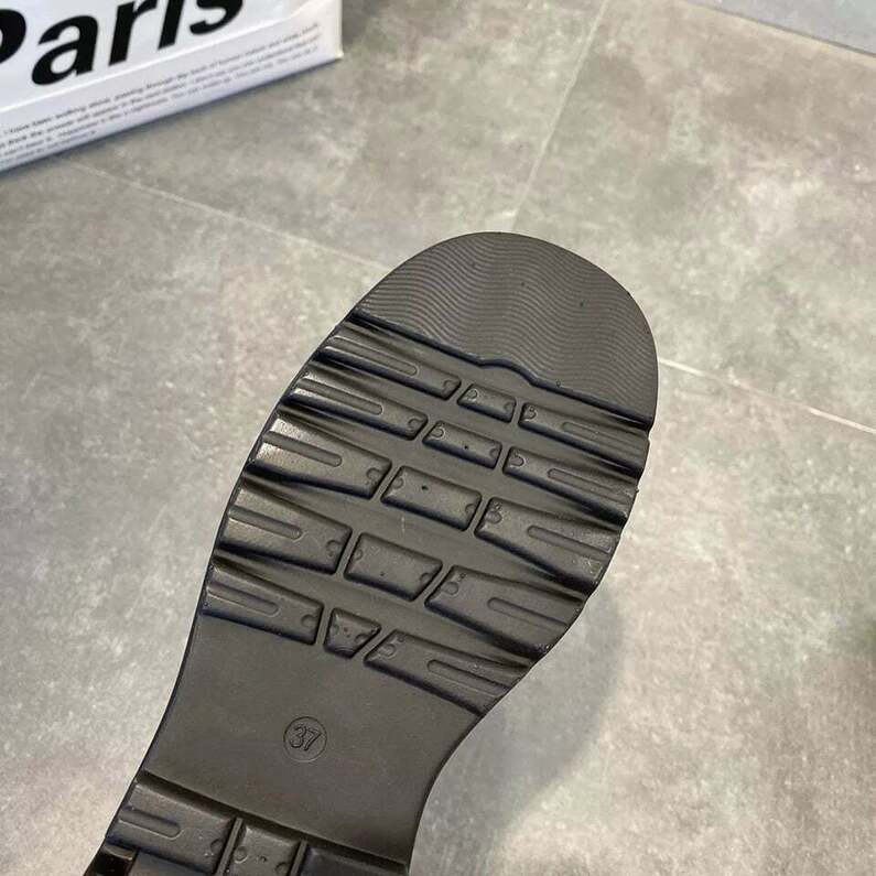 Smėliniai  batai juoda platforma