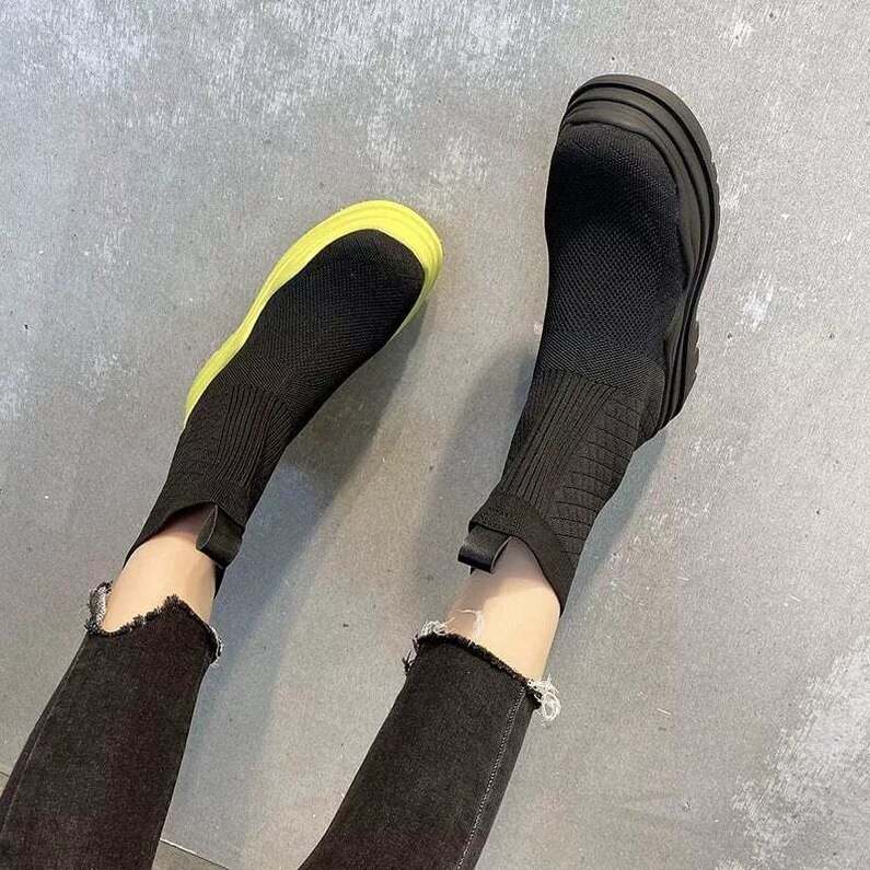 Juodi batai juoda platforma