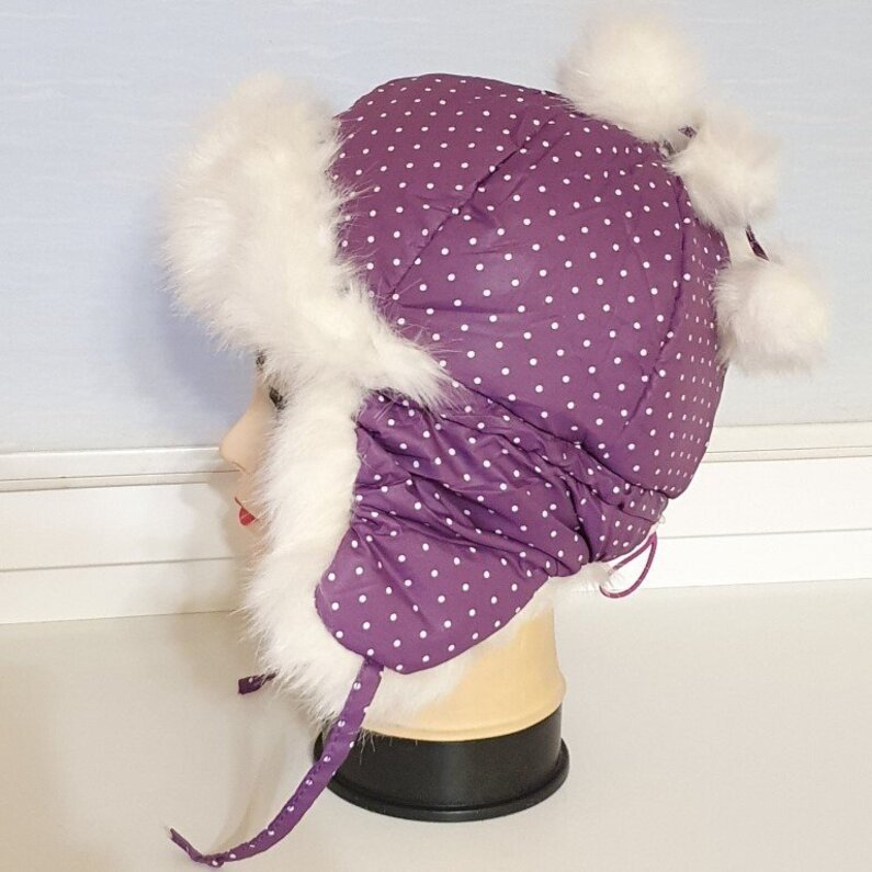 Violetinė vaikiška kepurė su kailiu